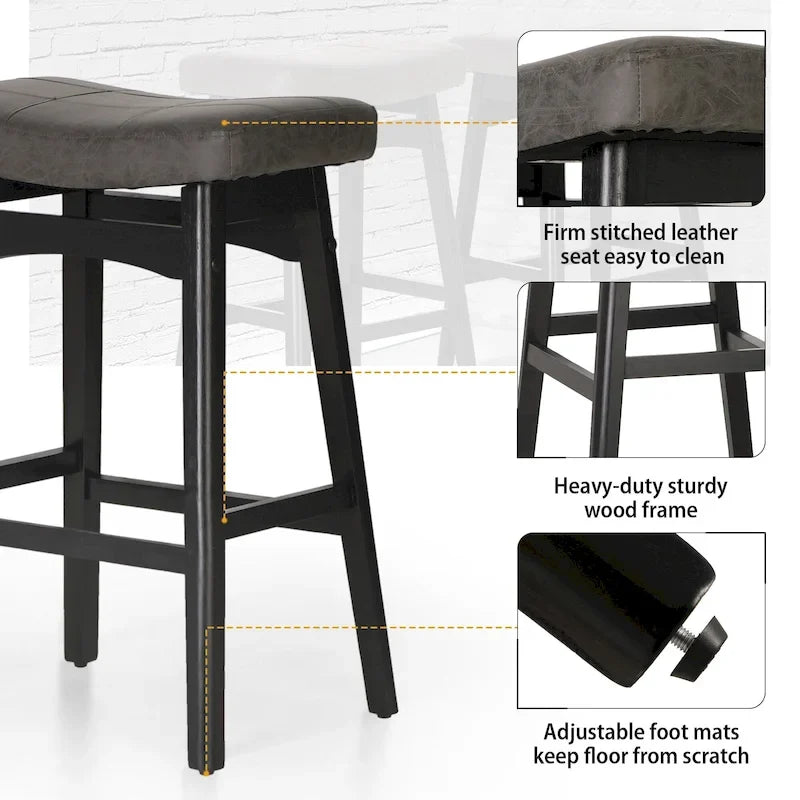 Tabourets de bar en bois massif de 61 cm avec coussins d'assise en cuir de lin, deux tabourets par lot.