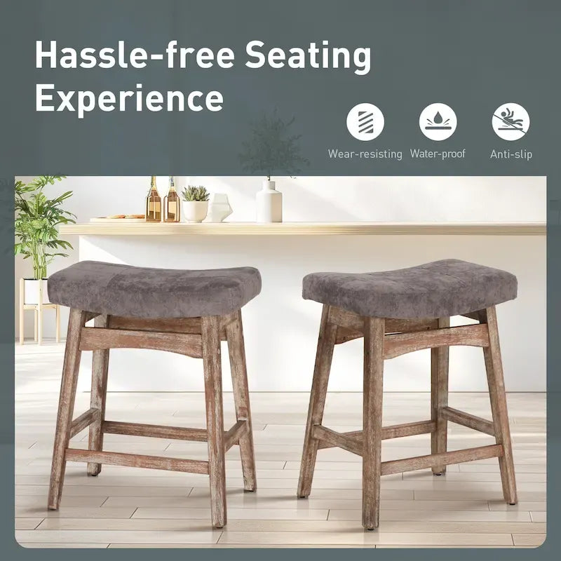 Tabourets de bar en bois massif de 61 cm avec coussins d'assise en cuir de lin, deux tabourets par lot.