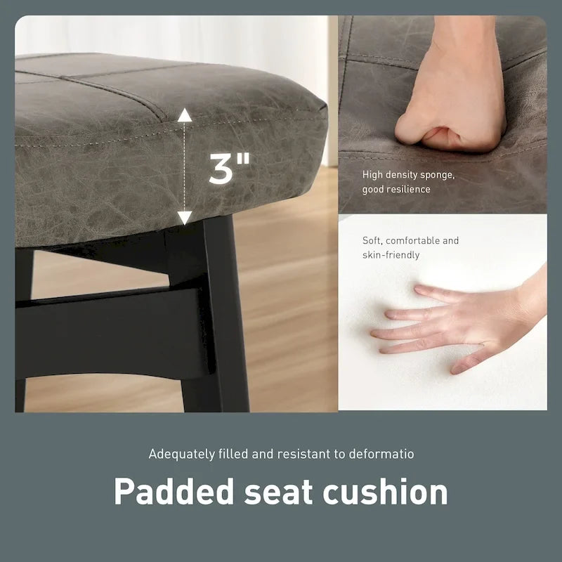 Tabourets de bar en bois massif de 61 cm avec coussins d'assise en cuir de lin, deux tabourets par lot.