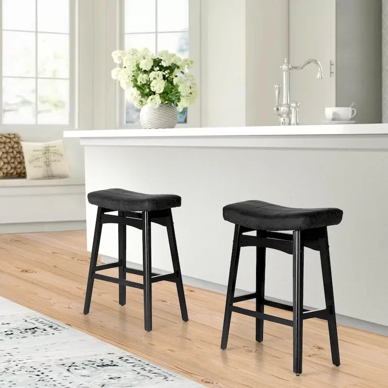 Tabourets de bar en bois massif de 61 cm avec coussins d'assise en cuir de lin, deux tabourets par lot.