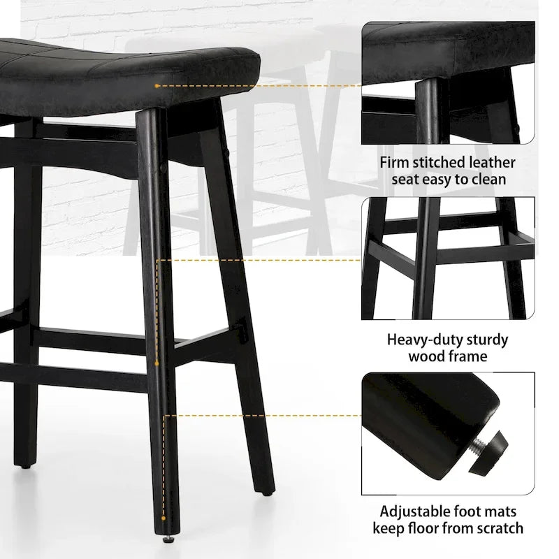 Tabourets de bar en bois massif de 61 cm avec coussins d'assise en cuir de lin, deux tabourets par lot.