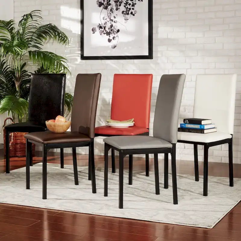 Chaises de salle à manger avec coussins métalliques (deux chaises par ensemble).