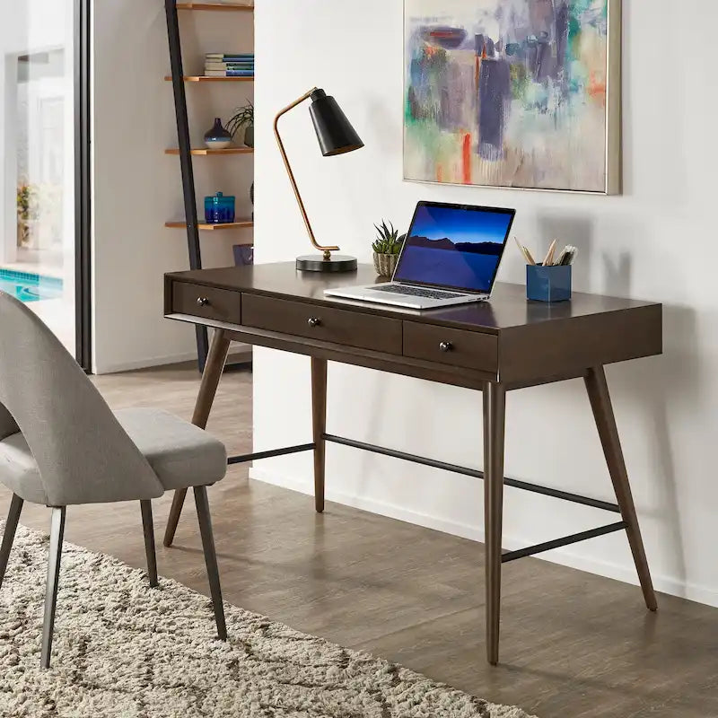 Bureau en bois à trois tiroirs