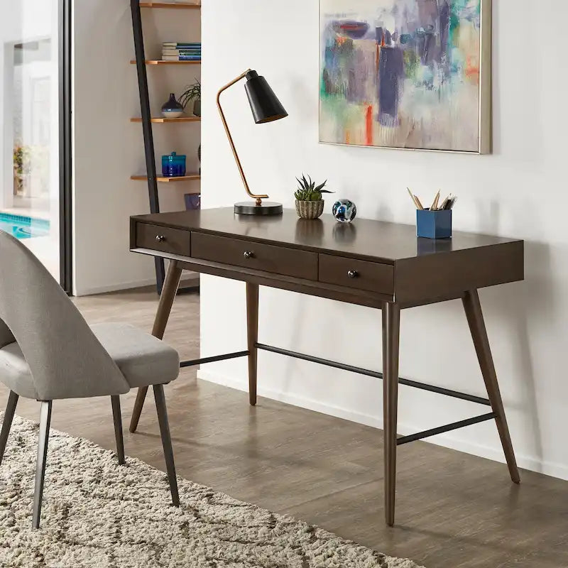 Bureau en bois à trois tiroirs