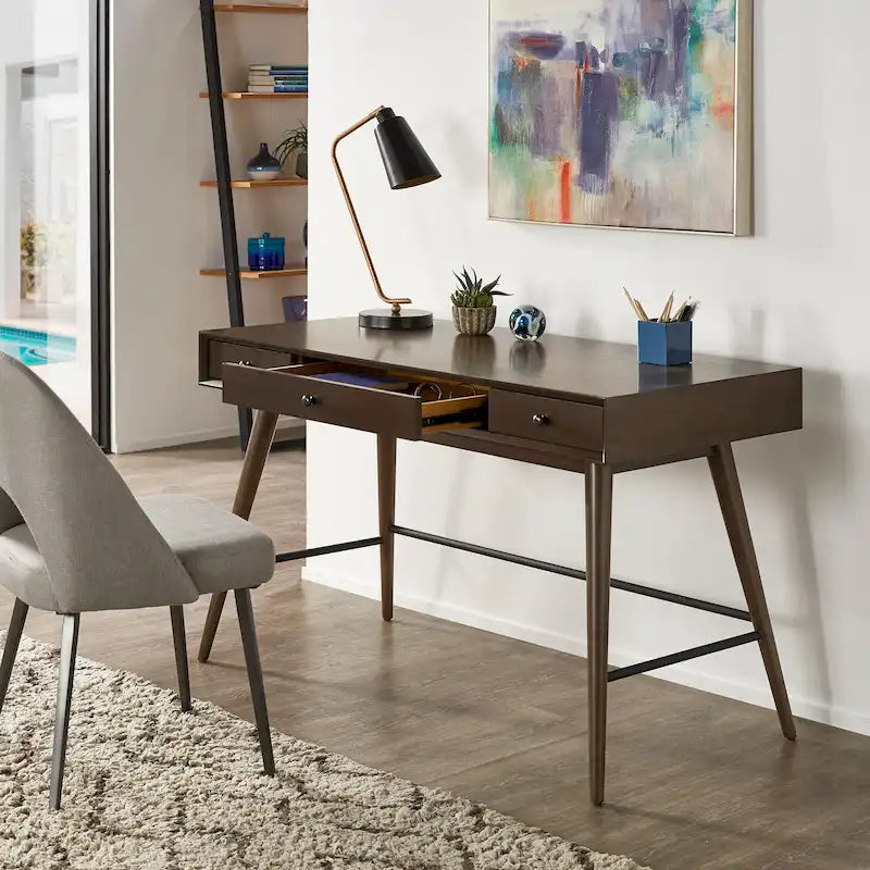 Bureau en bois à trois tiroirs