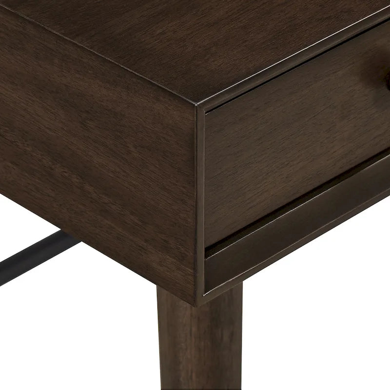 Bureau en bois à trois tiroirs