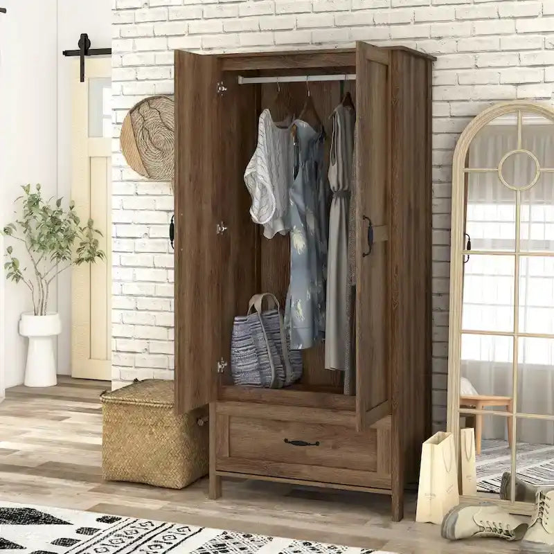 Armoire double porte en noyer vieilli de style rustique avec 1 tiroir.