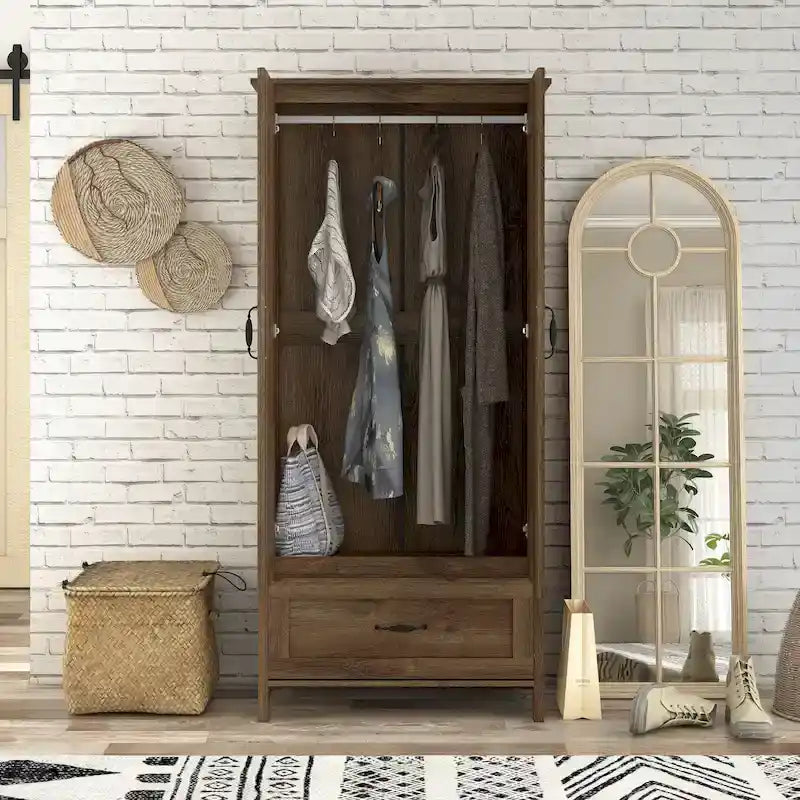 Armoire double porte en noyer vieilli de style rustique avec 1 tiroir.
