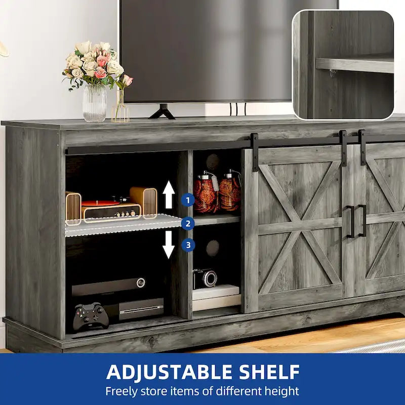 Meuble TV de style rustique avec porte de grange, console de contrôle média, centre de divertissement et meubles de rangement.